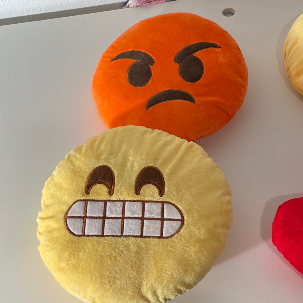 Smiling Emoji Plush Pillow - Yellow